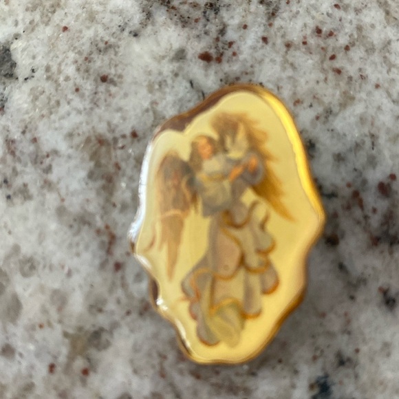 Vintage gold tone angel pin about 1 1/4 in long - Picture 2 of 4